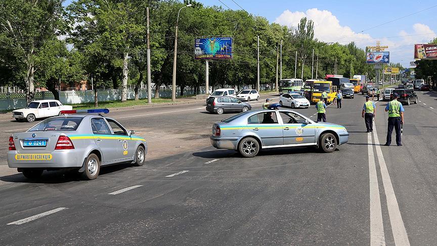 Trafik kurallarını ihlal etti sonra da polisleri vurdu!